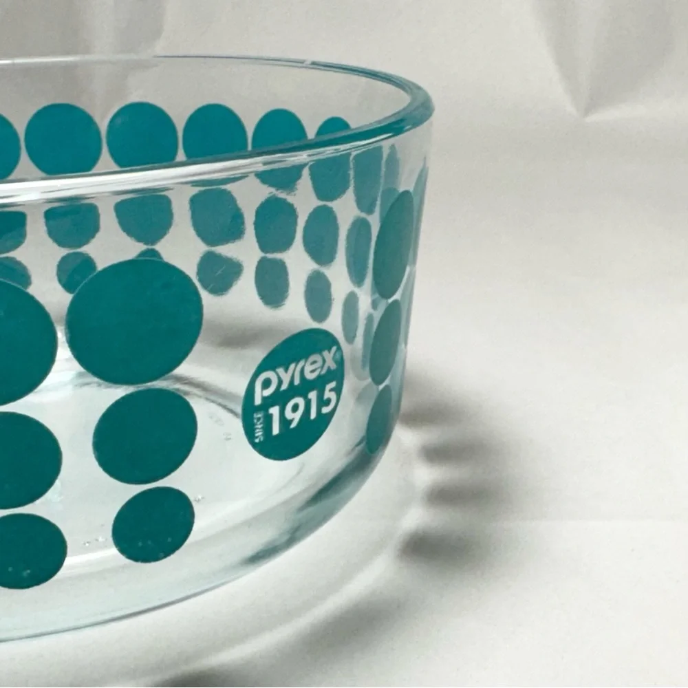 Pyrex 100th Anniversary Limited Edition 1 Qt Retro Blue Dot Glass Storage Dish